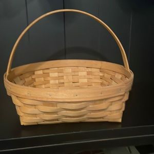 Longaberger pie basket with stationary handle